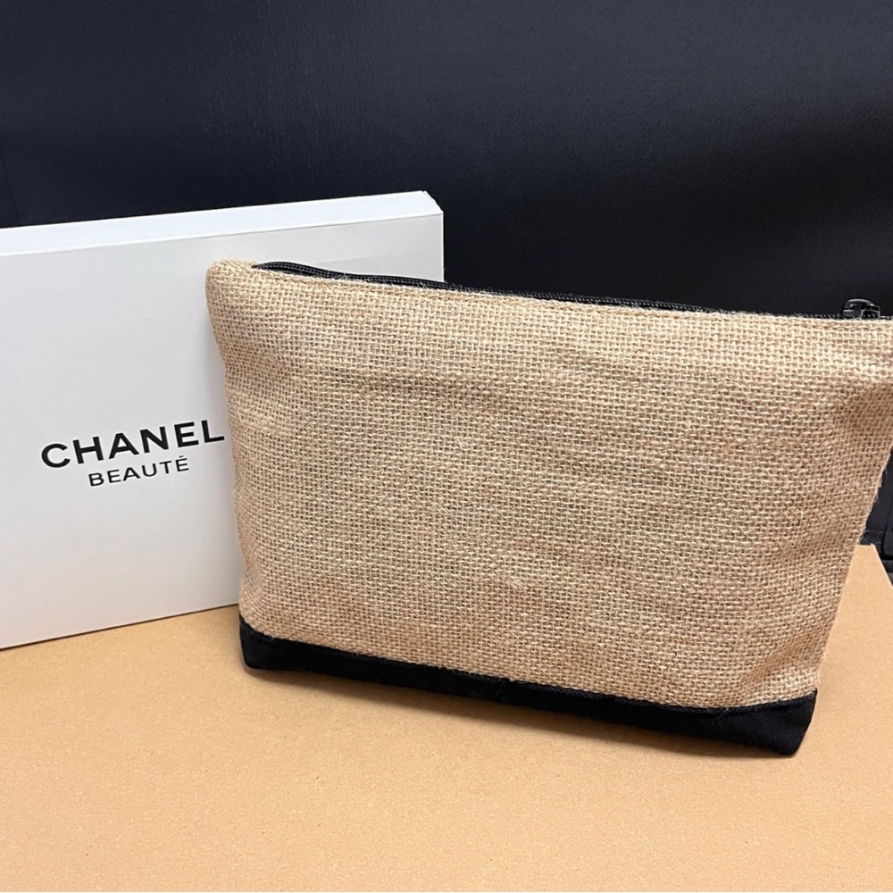 Chanel VIP Makeup Bag - Picture 6 of 6